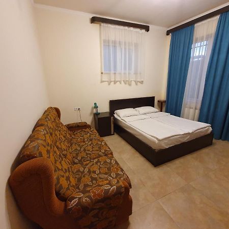 Capsule Hostel In The Old City Of Erivan Exterior foto